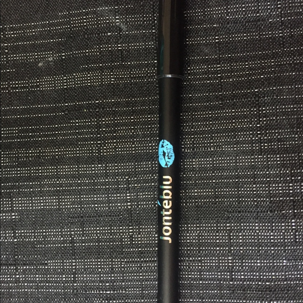 Waterproof eyeliner pencil.
